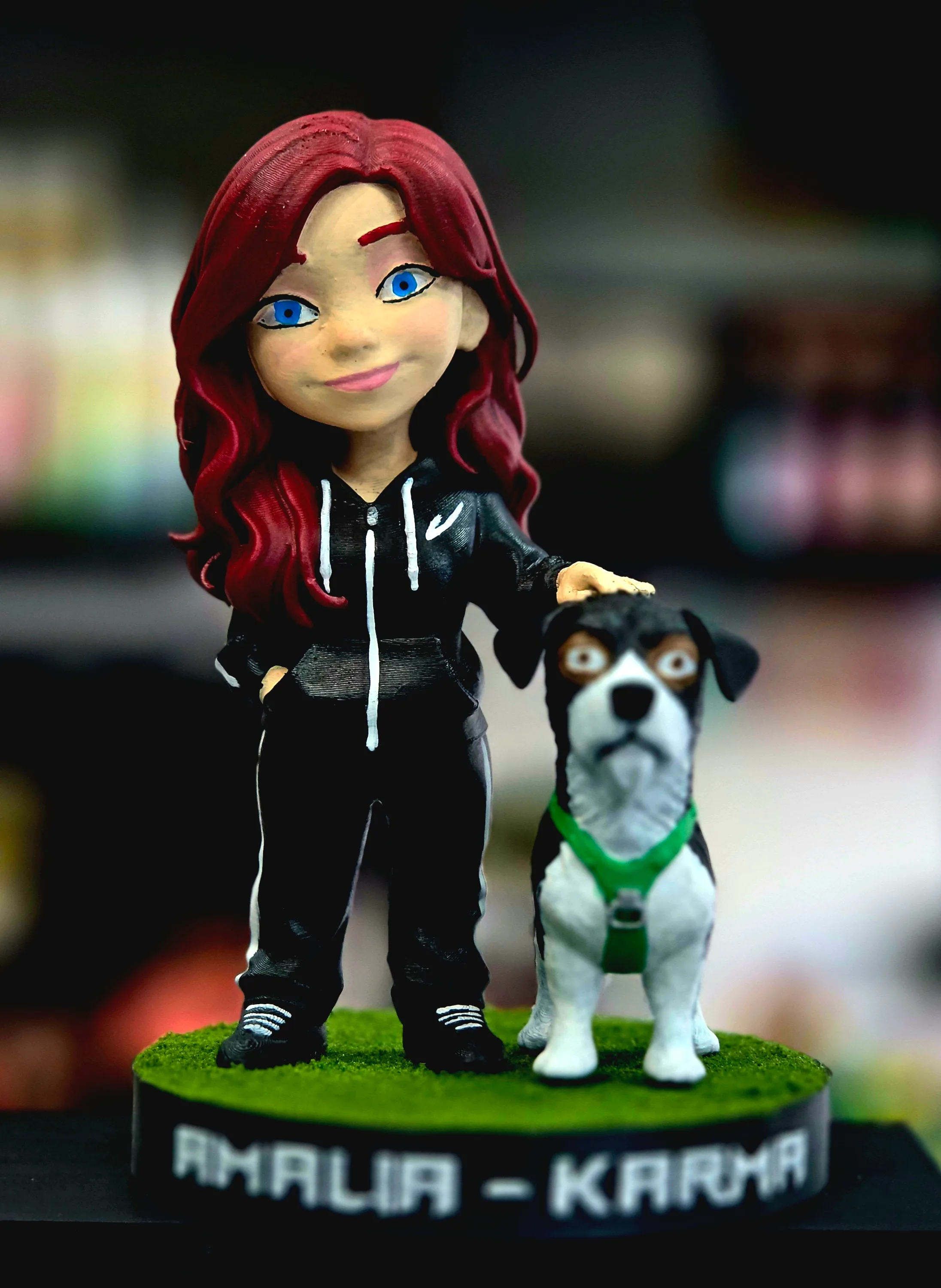 Figura 3D personalizada de mascota pintada a mano