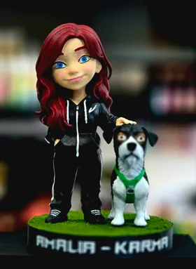 Figura final personalizada con mascota pintada a mano
