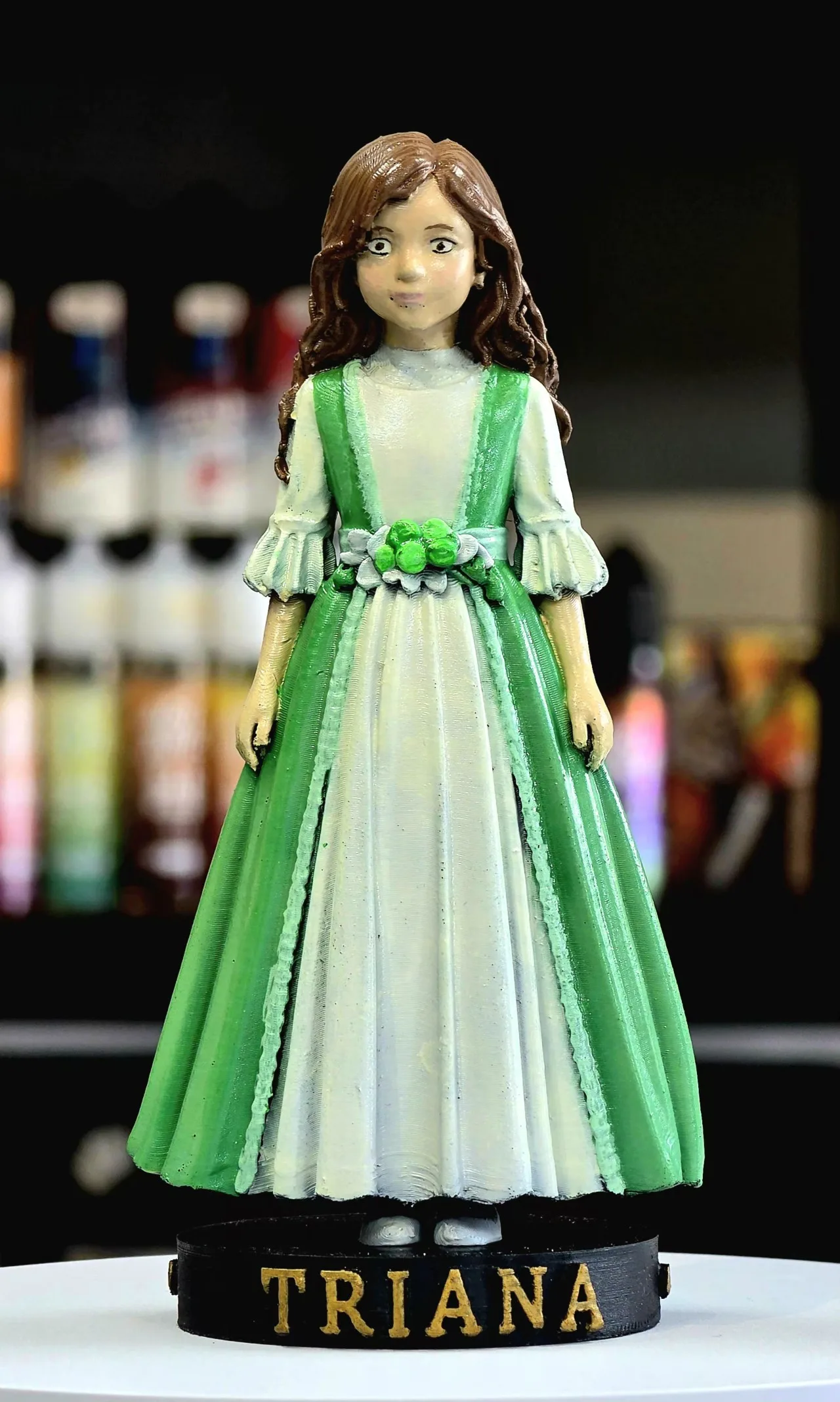 Figura 3D personalizada de comunión pintada a mano
